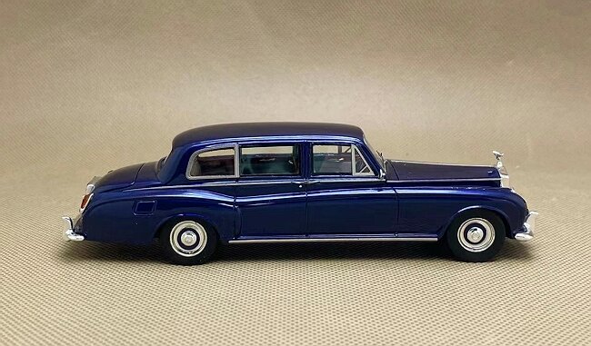 1/43 Rolls-Royce Phantom V Touring Limousine by Park Ward 1961